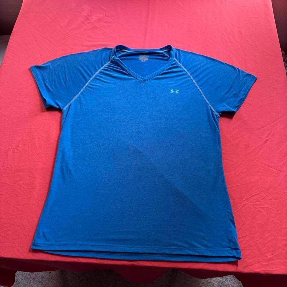 Under Armour Women's HeatGear Fitted V-Neck T-Shirt 💙- Size L
